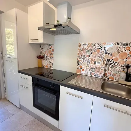 Sleeps 2 Apartment
