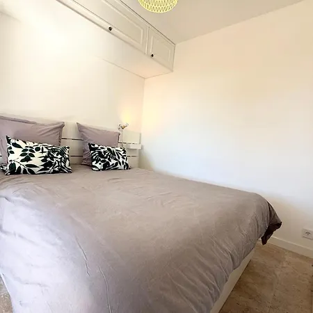 Sleeps 2 Apartment