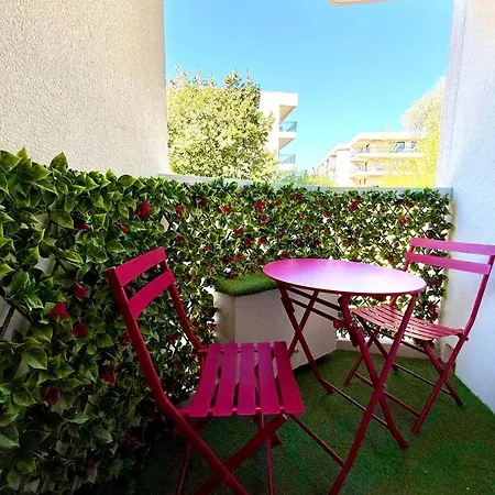 Sleeps 2 * Juan-les-Pins