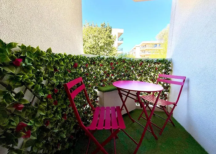 Sleeps 2 * Juan-les-Pins